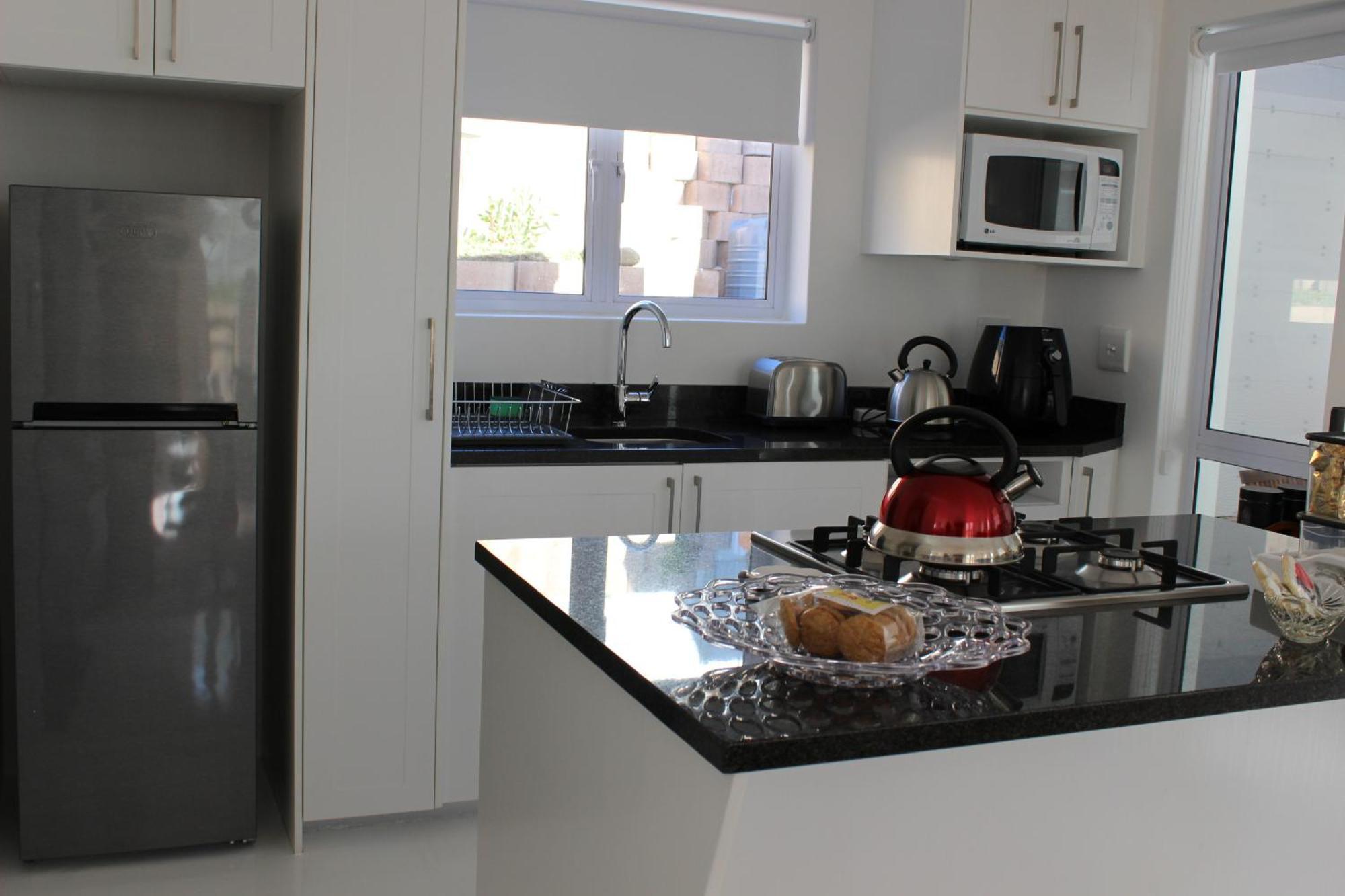 Nivenia Beach House Bettyʼs Bay Extérieur photo